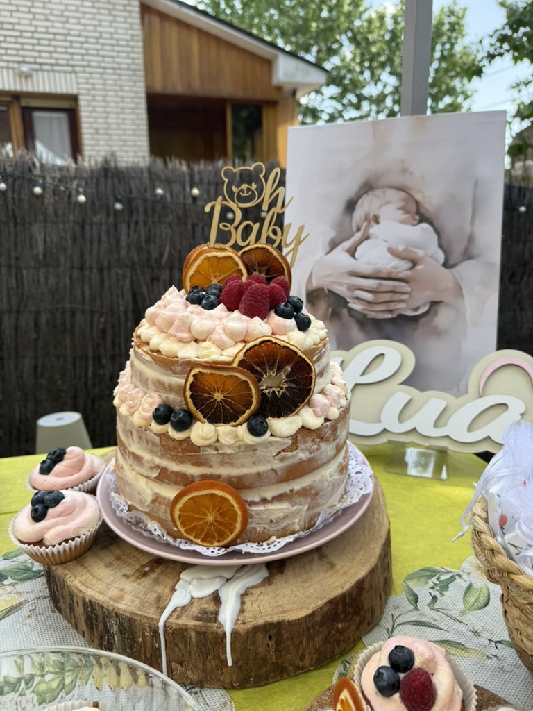Tarta personalizada con frutas para baby shower